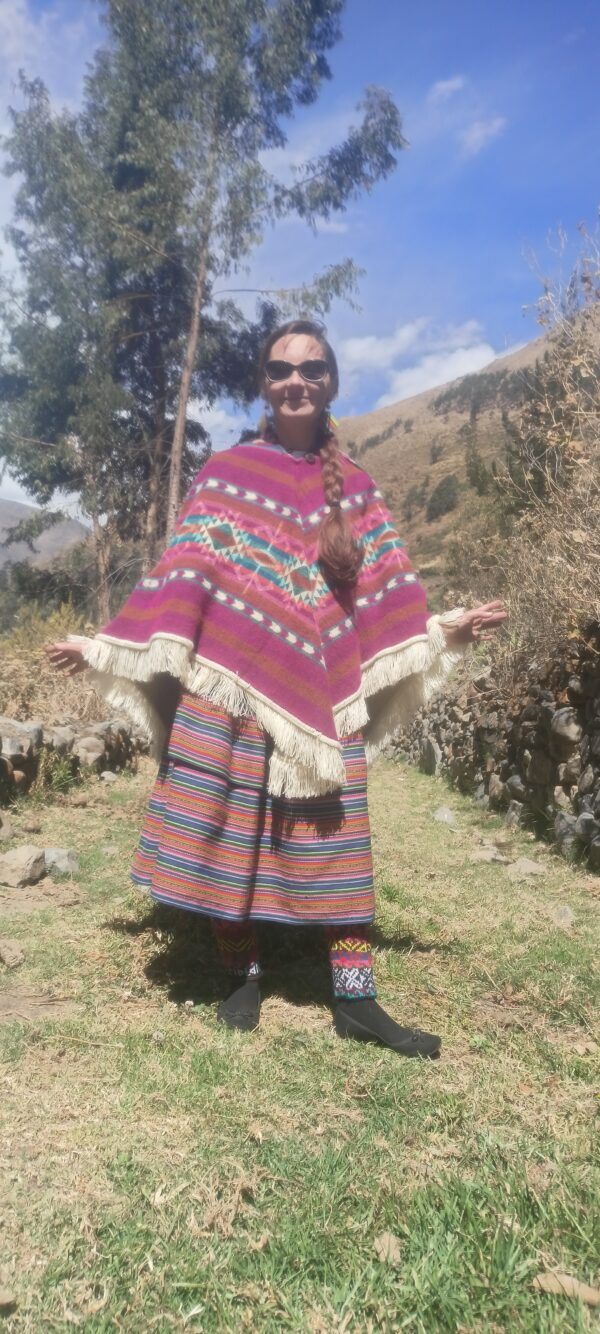 Women's poncho with a hood/Ponczo damskie z kapturem - Image 2