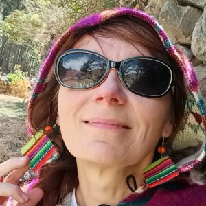 Women's poncho with a hood/Ponczo damskie z kapturem
