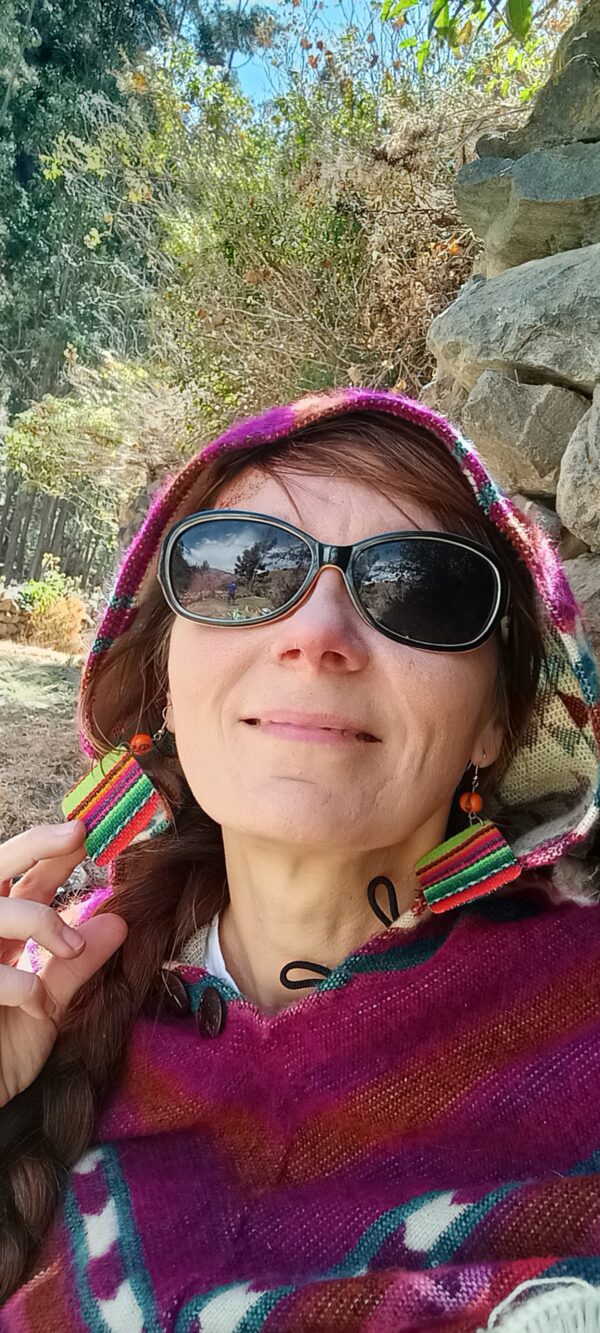 Women's poncho with a hood/Ponczo damskie z kapturem