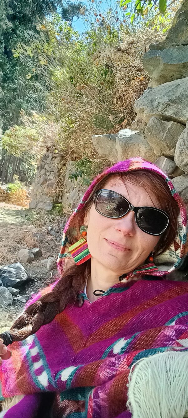 Women's poncho with a hood/Ponczo damskie z kapturem - Image 3